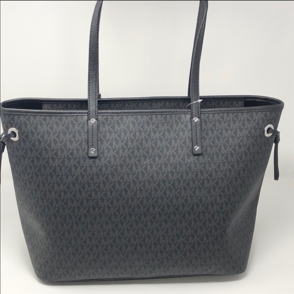 NWT Michael Kors Large Drawstring  new collection - Picture 3 of 5